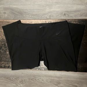 Black Nike Dri Fit low rise form fitting capris. Size medium.